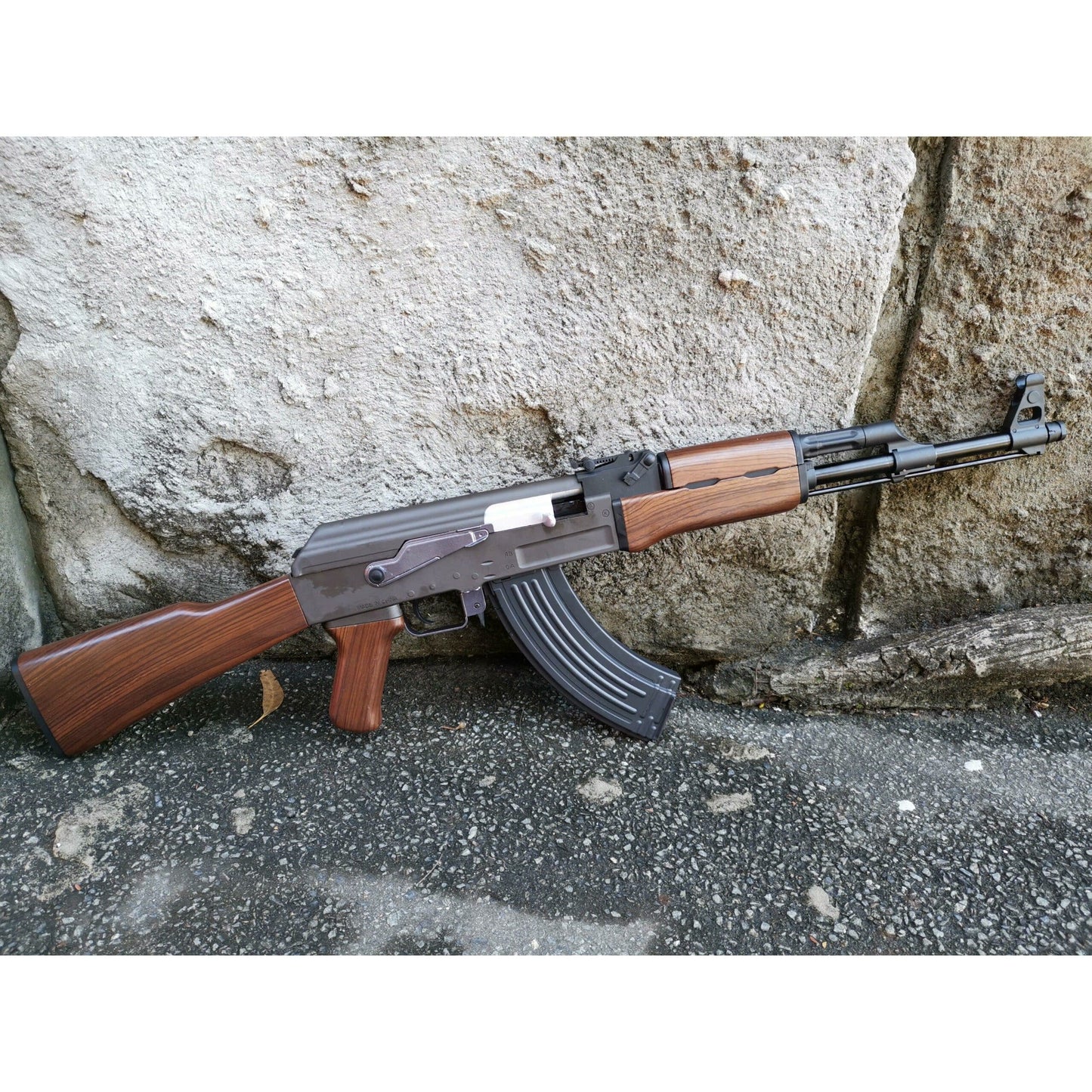 RX AKM-47 V4 GEL BLASTER UPGRADED 11.1V AND METAL GEAR & BARREL WITH BLOWBACK ADULT SIZE