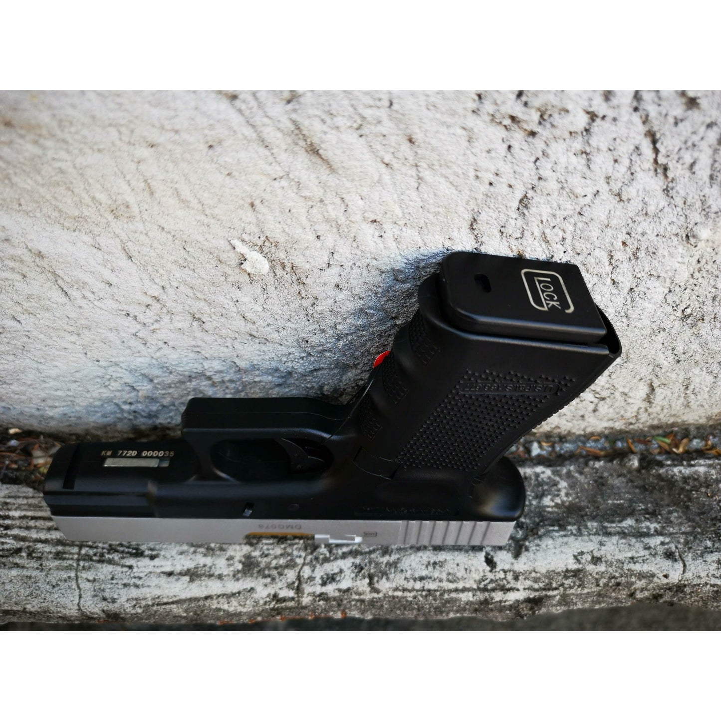 DOUBLE BELL Glock 19 GEN4 Gas Blowback Gel Blaster Full Engraving Resin Frame Edition Green Gas Version Silver slides