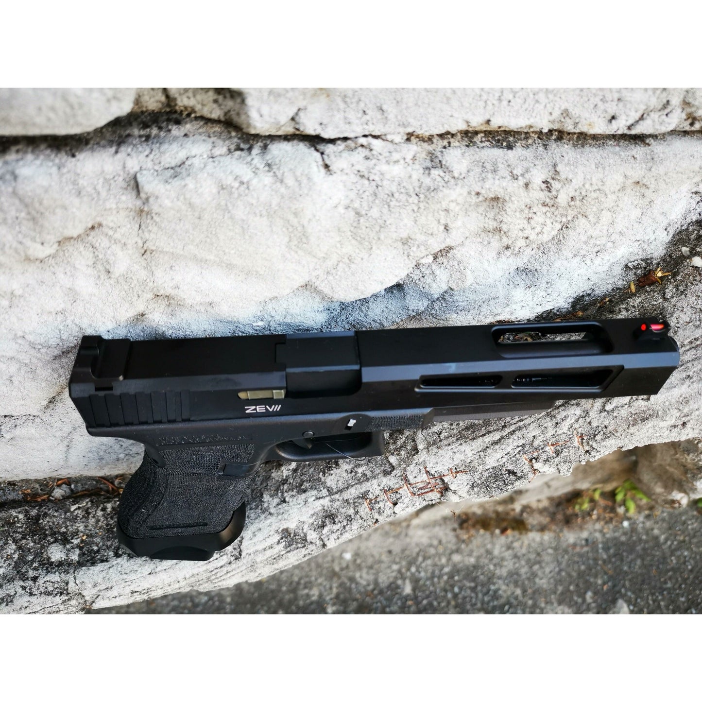DOUBLE BELL Glock 17L Type ZEVII 9MM Combat Master Custom Gas Blowback Gel Blaster Green Gas Version Black