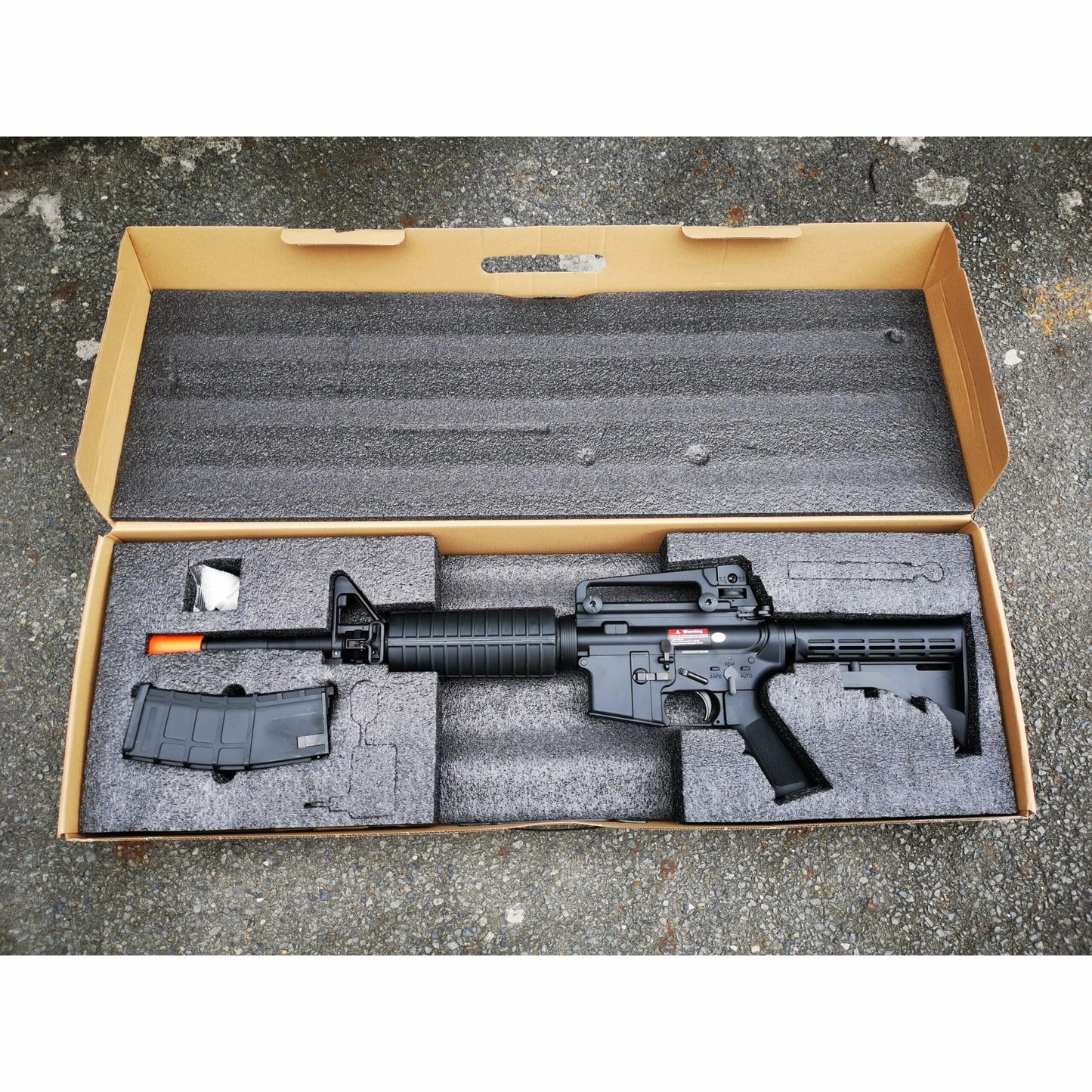 GOLDEN EAGLE MC6604M M4A1 FULL METAL GAS POWERED GEL BLASTER GREEN GAS BLOWBACK RIFLE Colour: Black